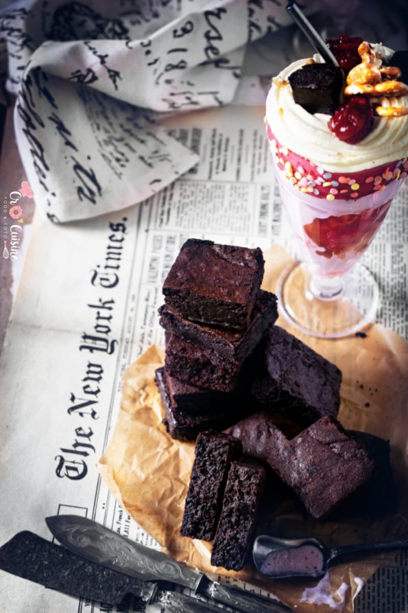 Une recette de brownie totalement réconfortante. Riche et dense intense en chocolat.